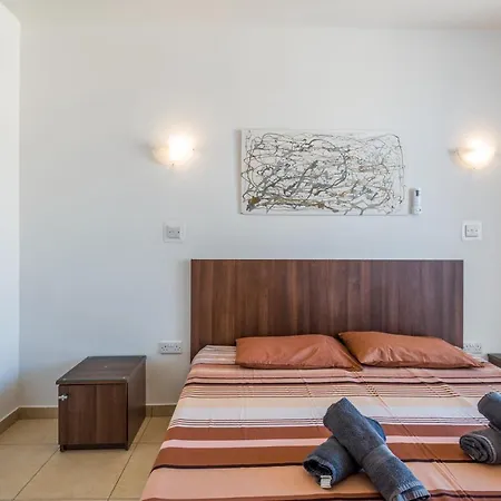 Seashells 2 Bedroom Apartments With Terrace, Just Off The Bugibba Promenade - By Getwaysmalta St. Paul's Bay Exterior photo
