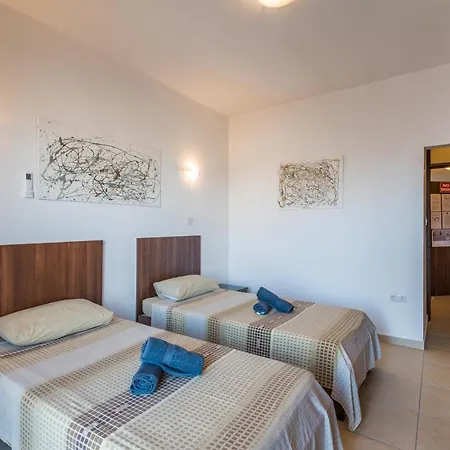 Seashells 2 Bedroom Apartments With Terrace, Just Off The Bugibba Promenade - By Getwaysmalta St. Paul's Bay Exterior photo