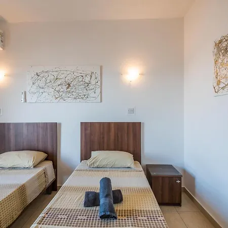 Seashells 2 Bedroom Apartments With Terrace, Just Off The Bugibba Promenade - By Getwaysmalta St. Paul's Bay Exterior photo