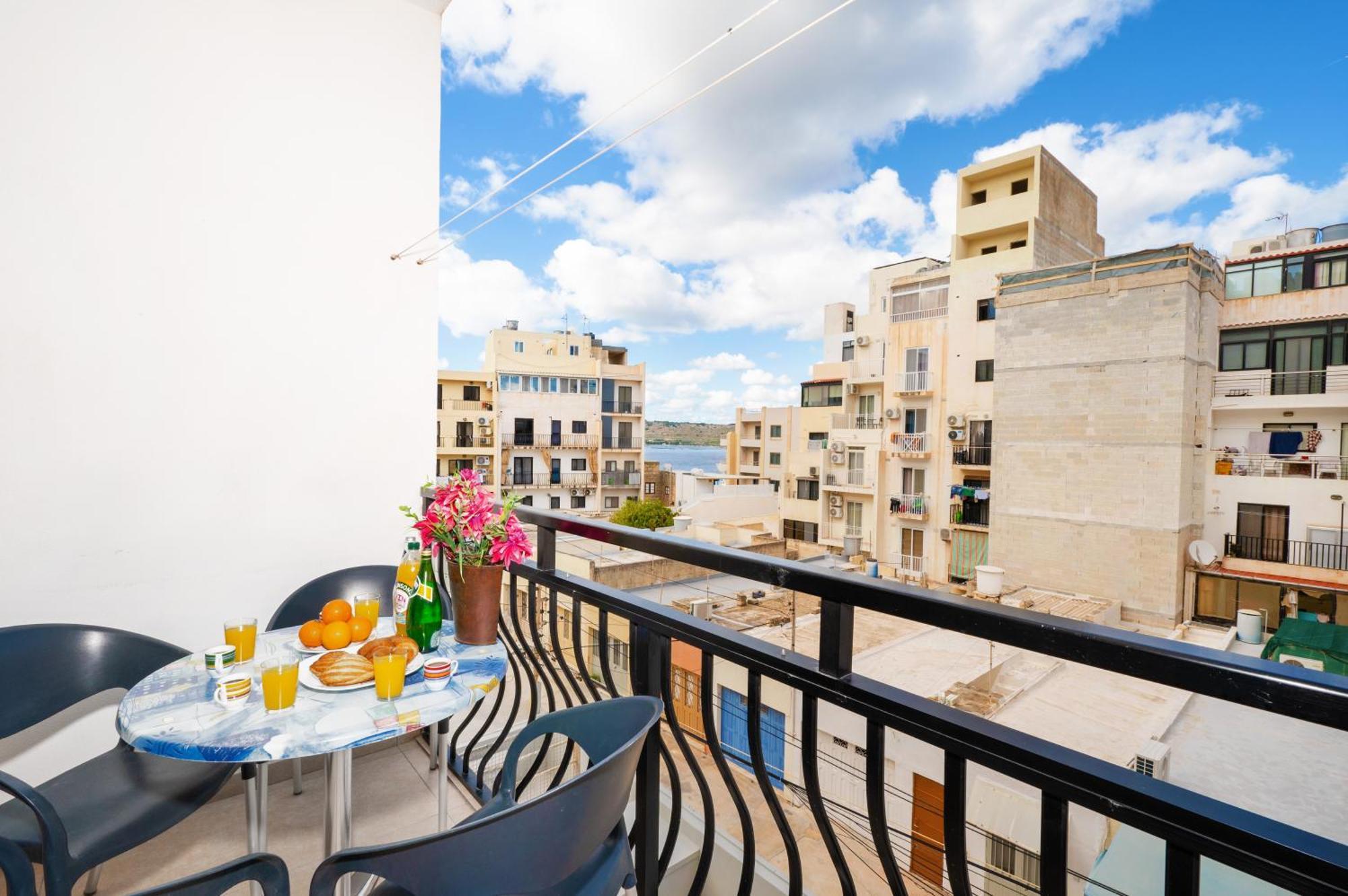 Seashells 2 Bedroom With Terrace, Just Off The Bugibba Promenade - By Getwaysmalta Apartment *
