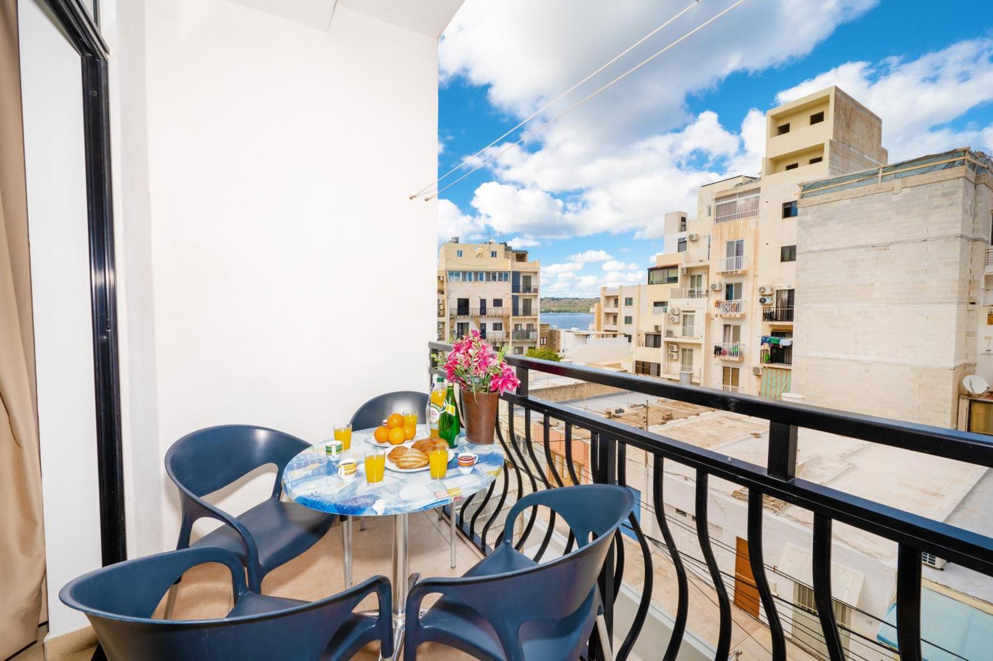 Apartment Seashells 2 Bedroom With Terrace, Just Off The Bugibba Promenade - By Getwaysmalta *