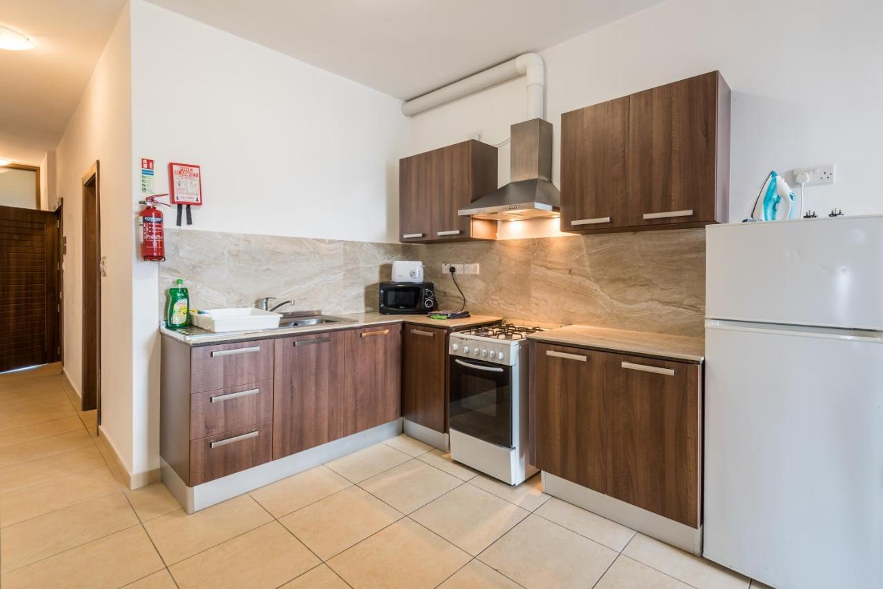 Seashells 2 Bedroom With Terrace, Just Off The Bugibba Promenade - By Getwaysmalta Apartment