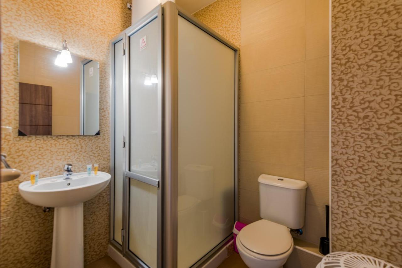 Seashells 2 Bedroom With Terrace, Just Off The Bugibba Promenade - By Getwaysmalta St Paul's Bay