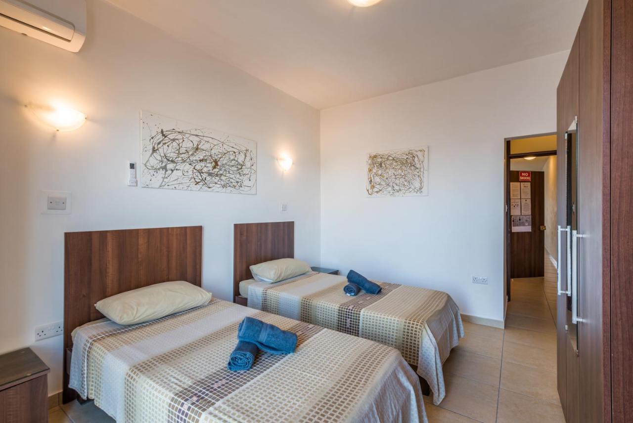 Apartment Seashells 2 Bedroom With Terrace, Just Off The Bugibba Promenade - By Getwaysmalta
