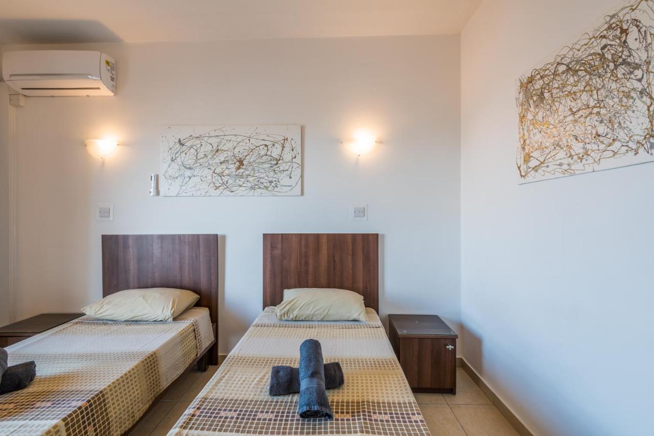 Seashells 2 Bedroom With Terrace, Just Off The Bugibba Promenade - By Getwaysmalta * St. Paul's Bay