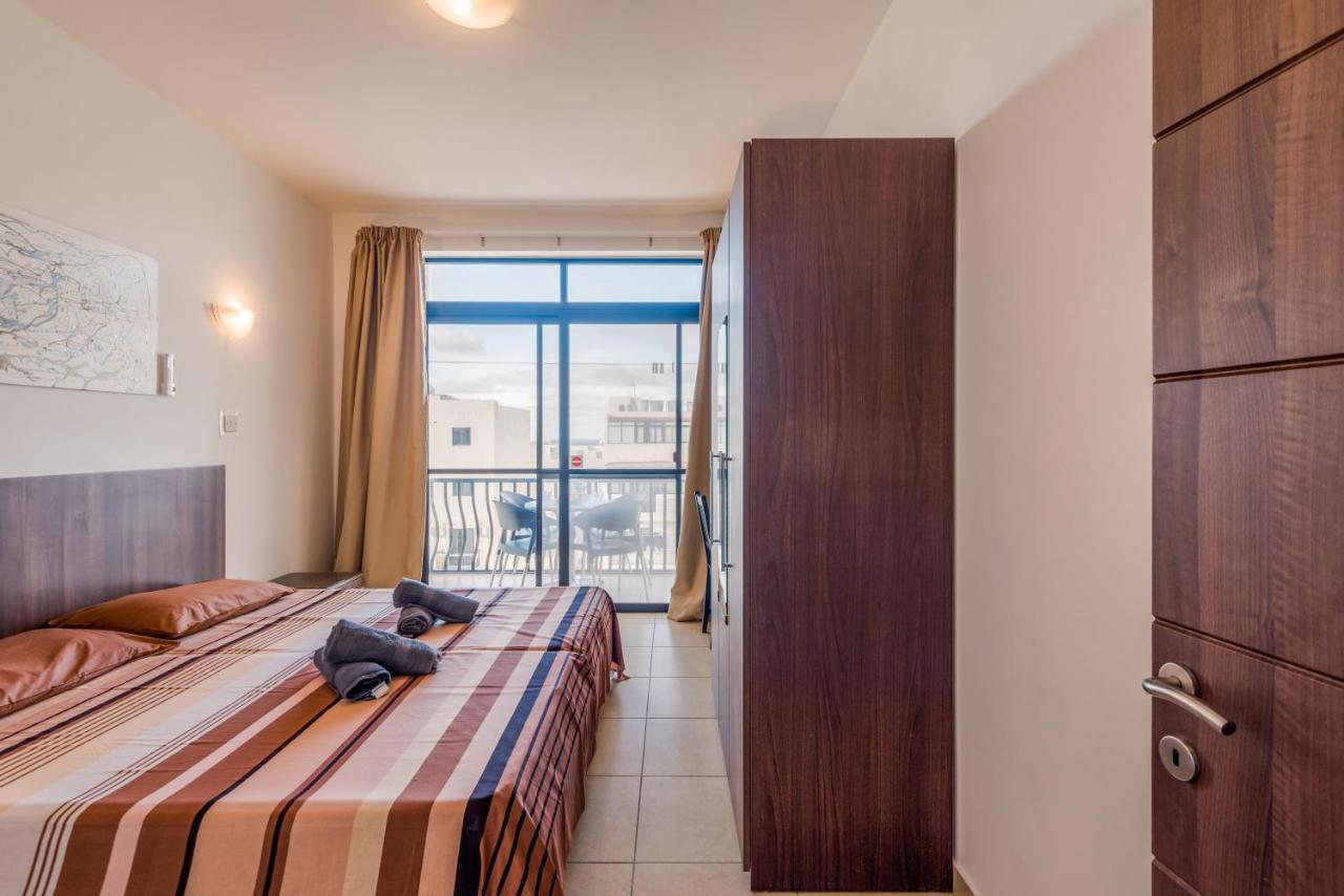 Apartment Seashells 2 Bedroom With Terrace, Just Off The Bugibba Promenade - By Getwaysmalta