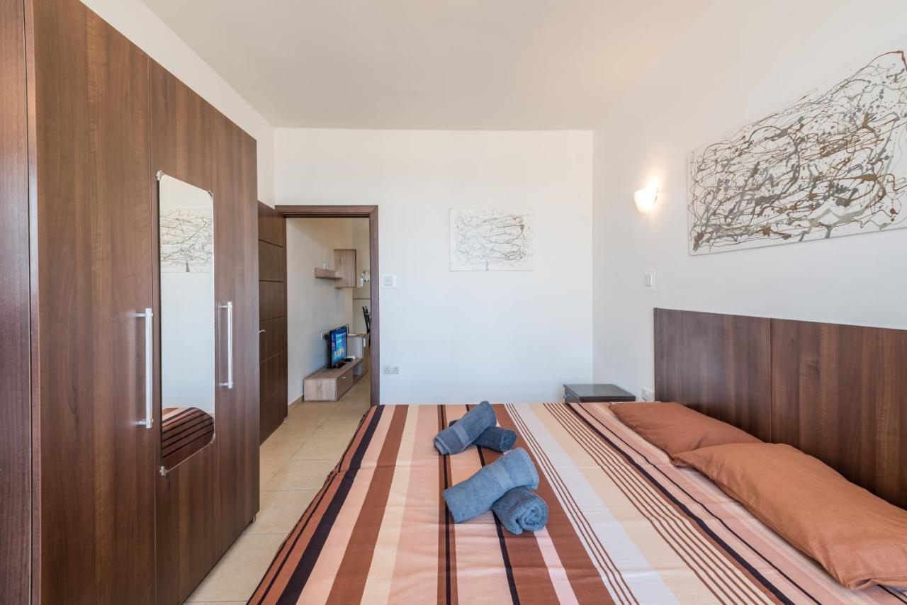 Apartment Seashells 2 Bedroom With Terrace, Just Off The Bugibba Promenade - By Getwaysmalta *